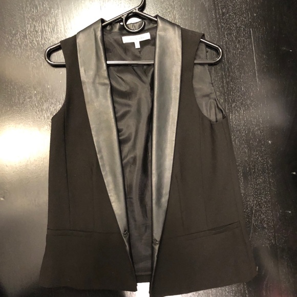 Robbi & Nikki black sleeveless vest - Picture 1 of 1